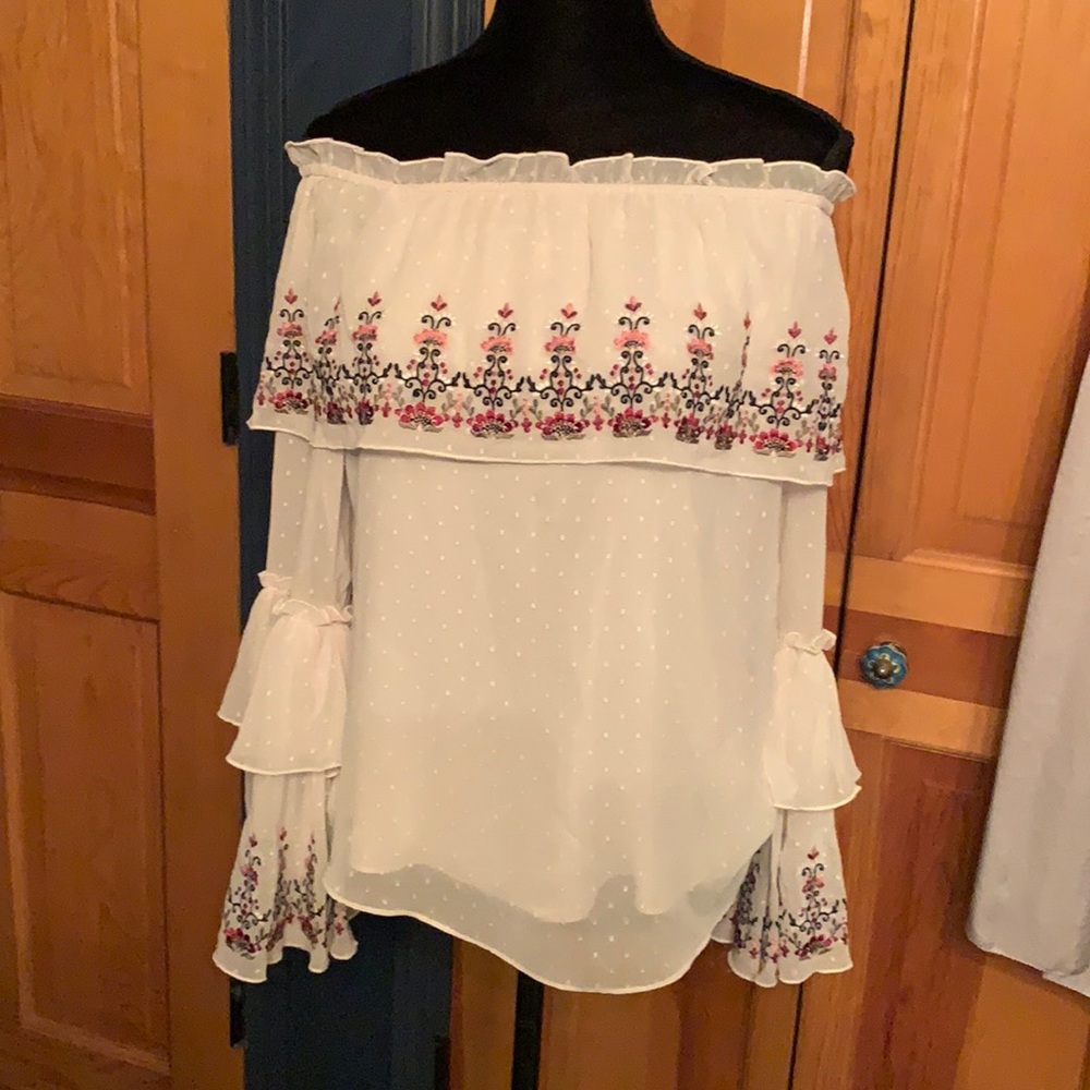 NWT White House Black Market Isabella Embroidered Off the Shoulder Top